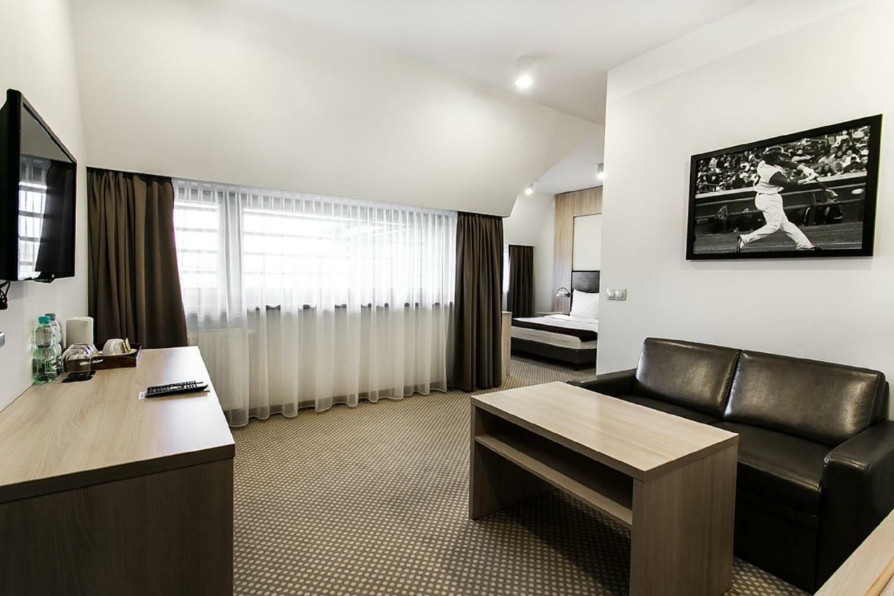 Hotel Antonio Conference Бжег Екстериор снимка